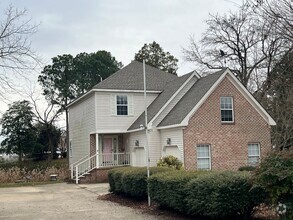 Building Photo - 8820 Canterbury Crest Ln