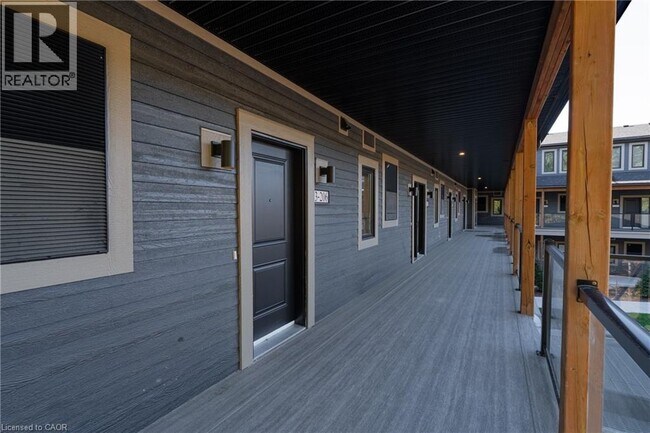 Photo du bâtiment - 253 Crescent Bay Ln