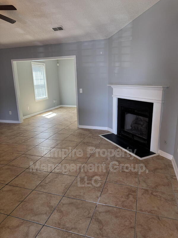 Foto del edificio - 211 Hamilton Place Rd