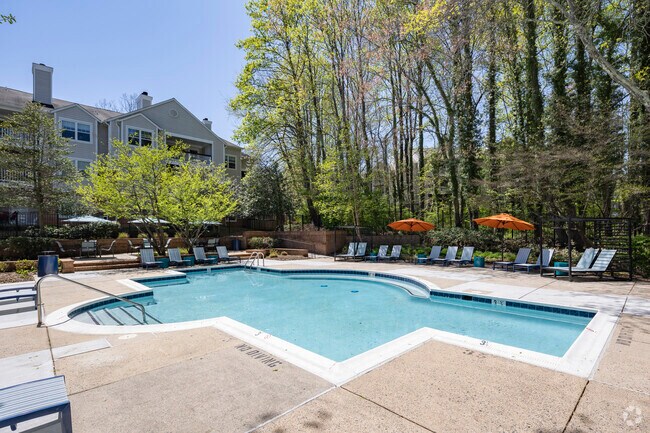 Piscina - Halstead Reston