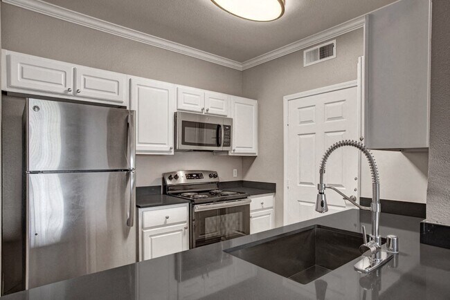 Building Photo - Broadleaf Apartments