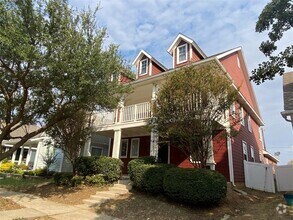 Building Photo - 9895 Cedarcrest Dr