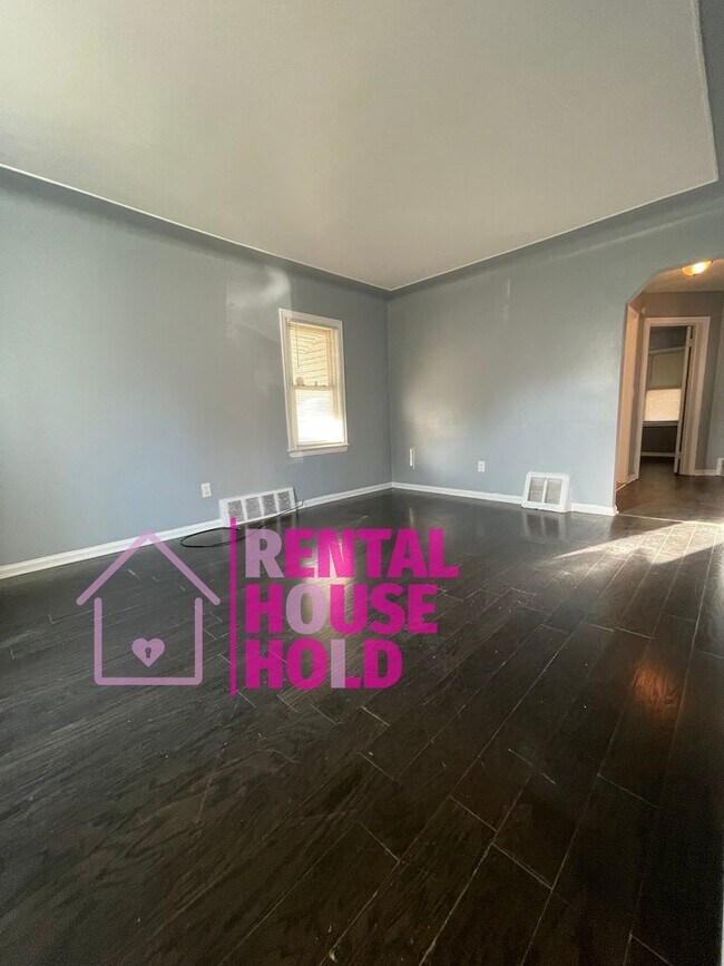 Building Photo - Cozy 3-Bedroom Bungalow for Rent: A Perfec...