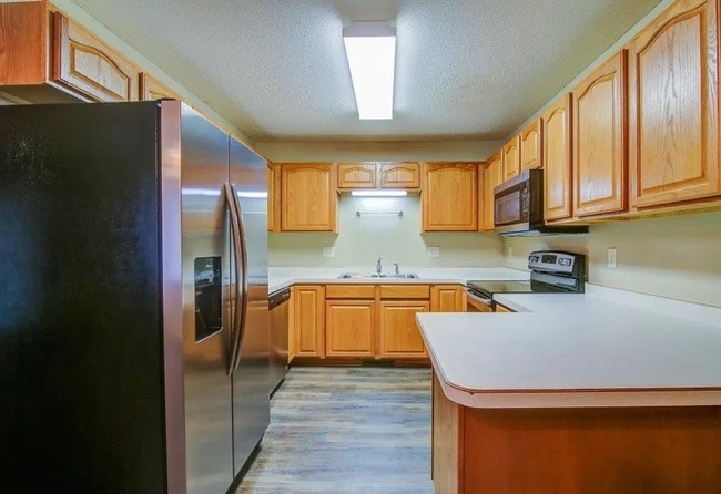 Kitchen - West Bay Park Townhomes