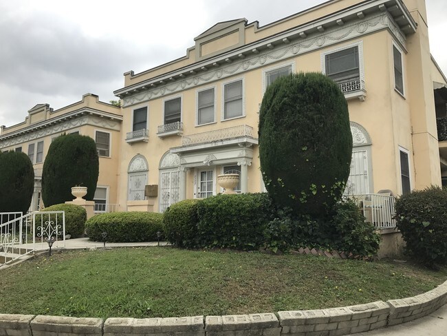 Building Photo - 4754-4762 Elmwood Ave
