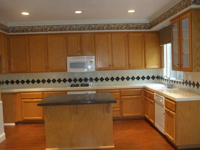 Foto del edificio - Swan Lake - Gated in Granite Bay