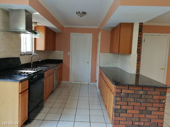 Building Photo - 6 br, 3.5 bath House - 465 Hillside Ave