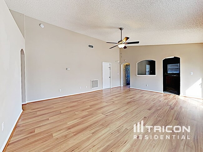 Building Photo - 4303 Hanging Moss Dr
