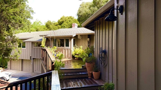 Foto del edificio - Available Now – Beautiful Carmel Valley Home in Carmel School District