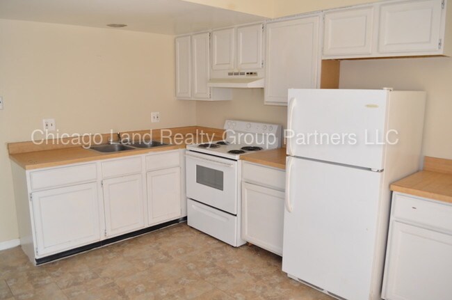 Building Photo - 1718 N Marywood Ave