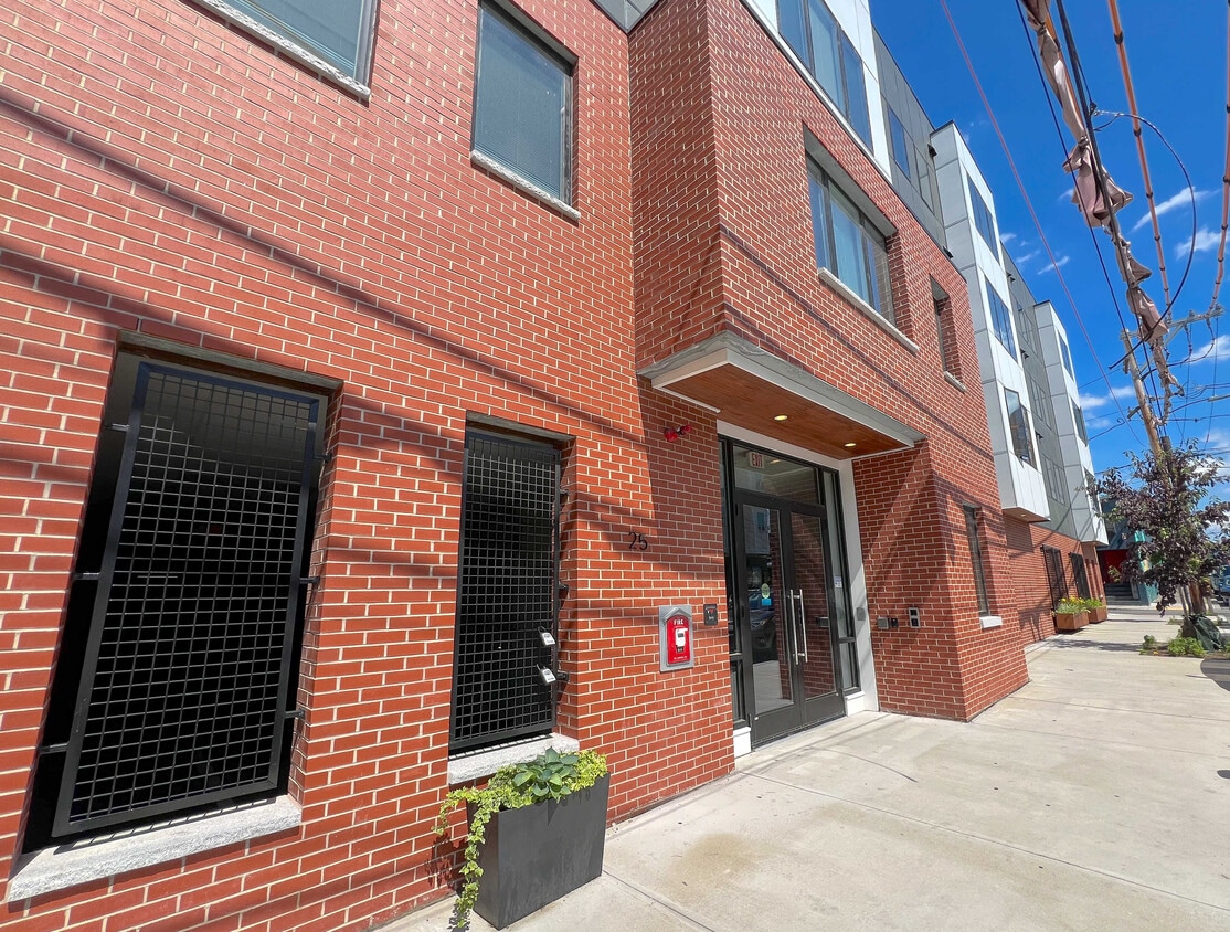 Photo - 25 2nd St (Chelsea, MA)