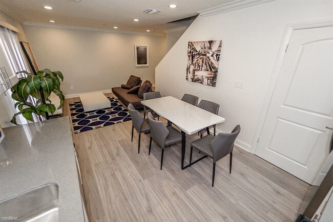 Foto del edificio - 3 br, 2 bath Duplex - 7207 South La Cieneg...