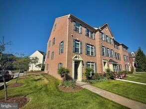 Building Photo - 9407 ASTON Vlg