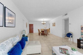 Building Photo - 4001 S Ocean Dr