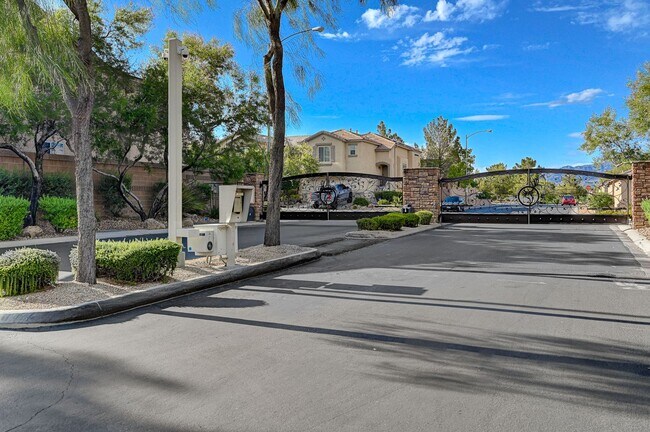Building Photo - Luxury Multigenerational Estate with Resort-Style Living in a Private Gated Enclave!