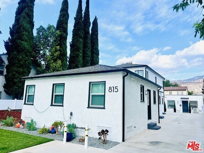 Foto del edificio - 815 W Glenoaks Blvd