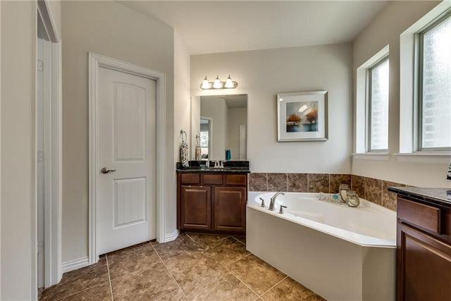 Foto del edificio - 1300 Poplar Dr