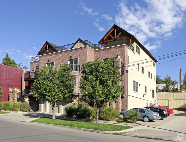 Foto principal - 2221 W 30th Ave