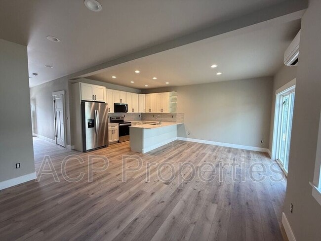 Building Photo - 2205 DeJong Dr