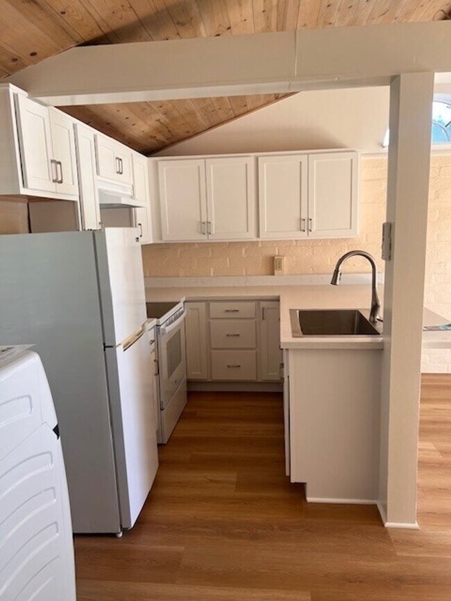 Foto del edificio - Updated Charming Cottage in Downtown Solvang