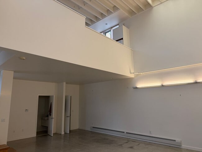 Building Photo - Bright Live-Work Studio with tall ceilings off Lowell Street in Oakland