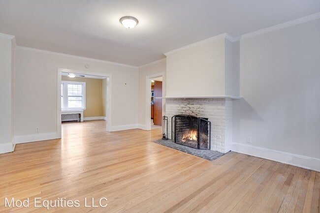 Building Photo - 806-816 Farmington Ave