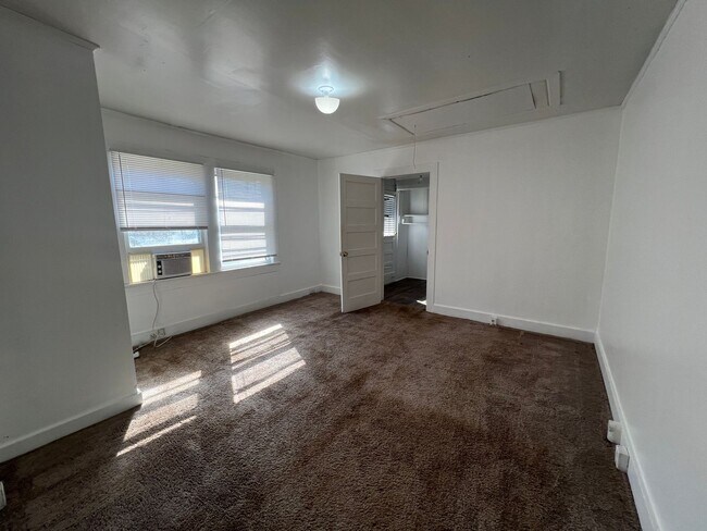 Foto del edificio - 3/2 Available Now in West Greenville!