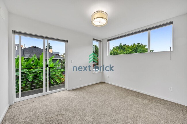 Foto del edificio - A beautiful 3 bed and 2 bathroom house for...