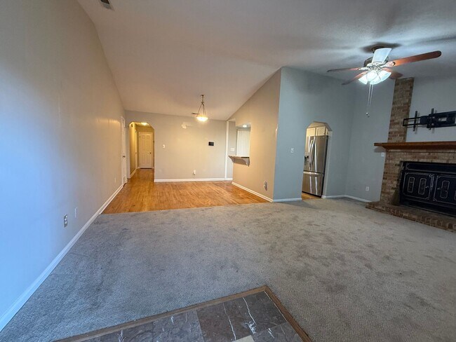 Building Photo - Single Family Ranch Style Home