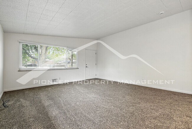 Foto del edificio - Charming Duplex with Washer/Dryer and Fenc...