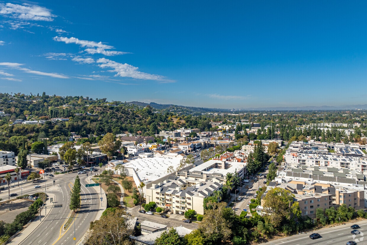 Context - Riverton Apartments