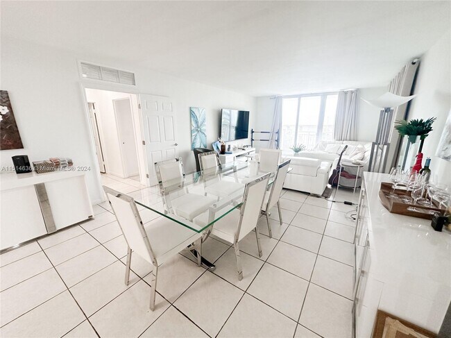 Building Photo - 5825 Collins Ave