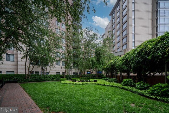 Foto del edificio - 851 N Glebe Rd
