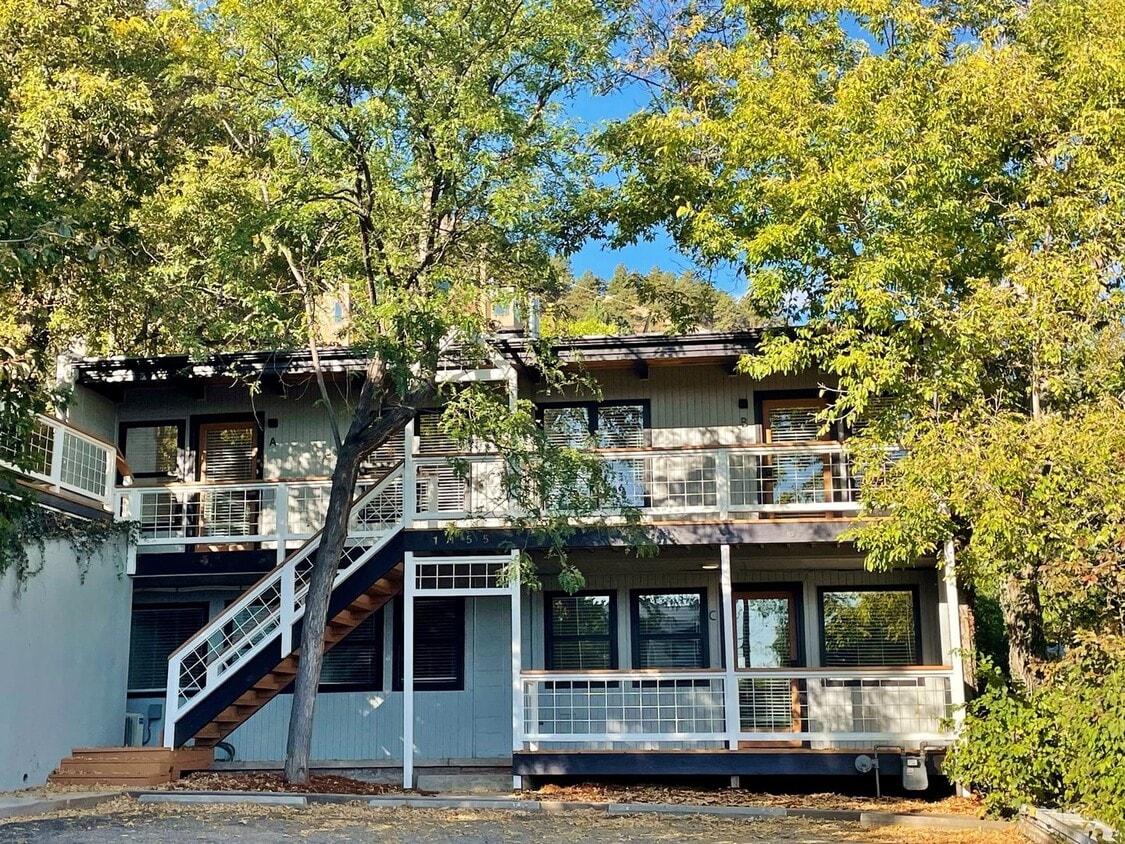 Beautifully Remodeled 2 bed 1 bath unit in... - Beautifully Remodeled 2 bed 1 bath unit in...