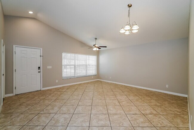 Foto del edificio - 14905 Stag Woods Cir