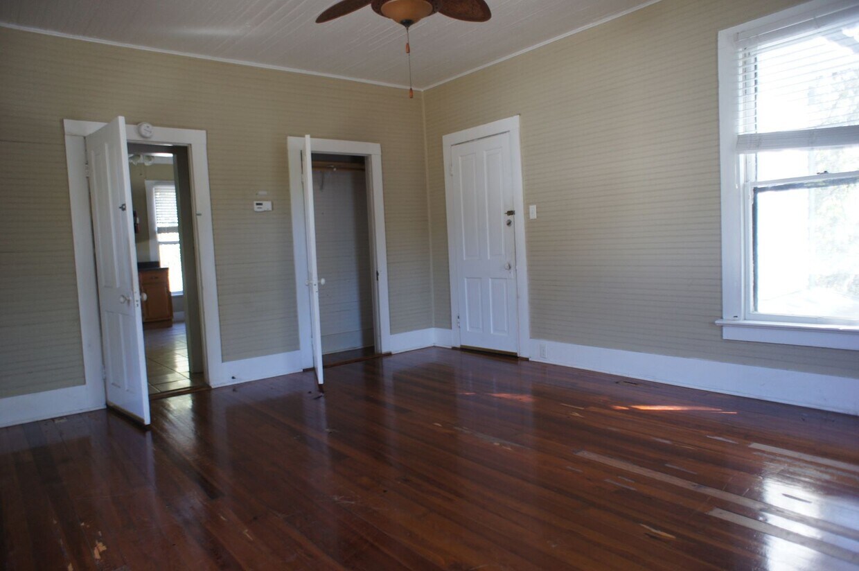 Foto principal - 115 NE 9th St