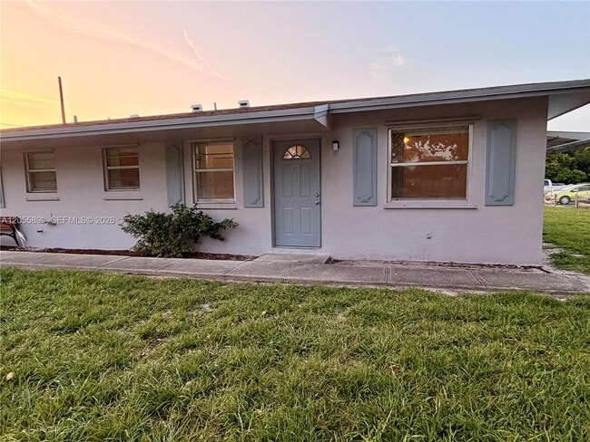 Building Photo - 1502 N 57th Terrace