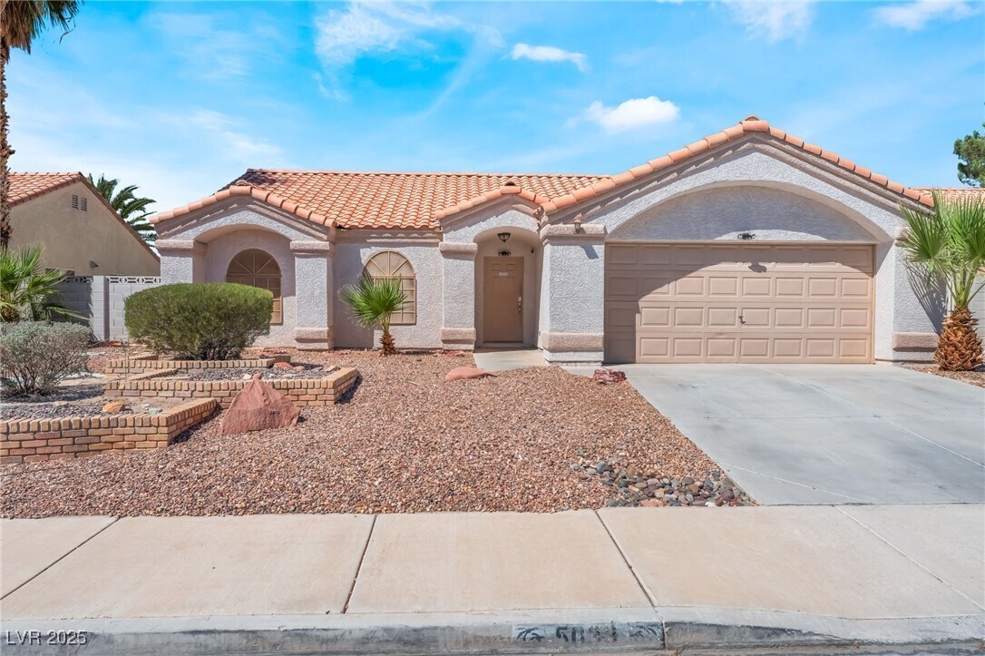 Foto principal - 5033 Drummond Rd