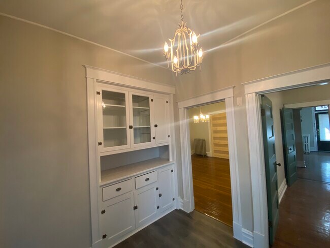 Foto del edificio - 6029 McPherson Ave