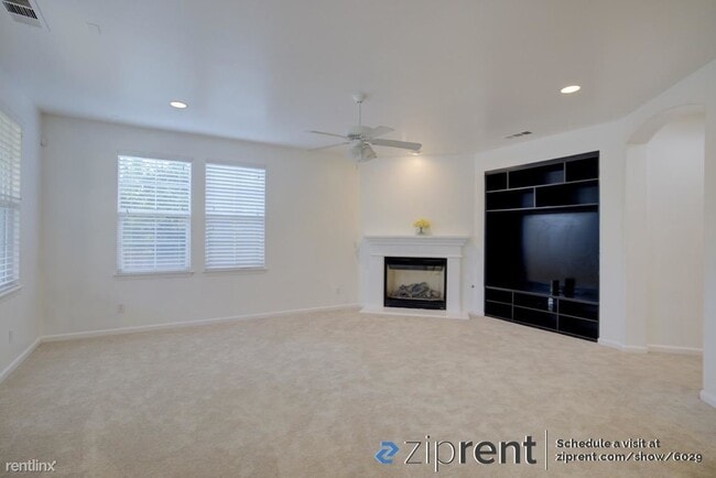 Building Photo - 702 S Escuela Dr
