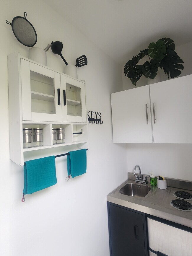 Kitchenette - 1722 NW 185th Ter