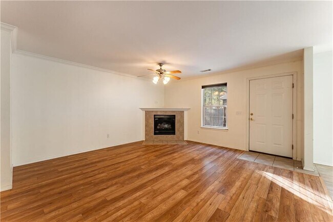 Building Photo - 2135 Skyler Dr