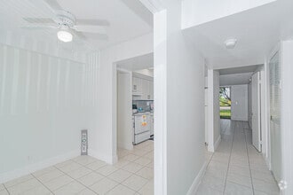 2BR, 2BA - 1,000SF - Hawaiian Palms