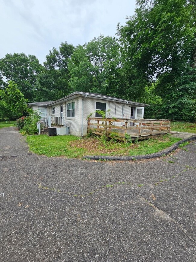 Building Photo - 107 Hillcrest Dr
