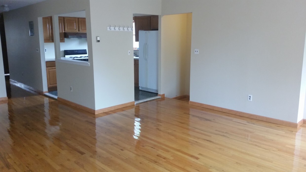 Building Photo - 19 Seeley St