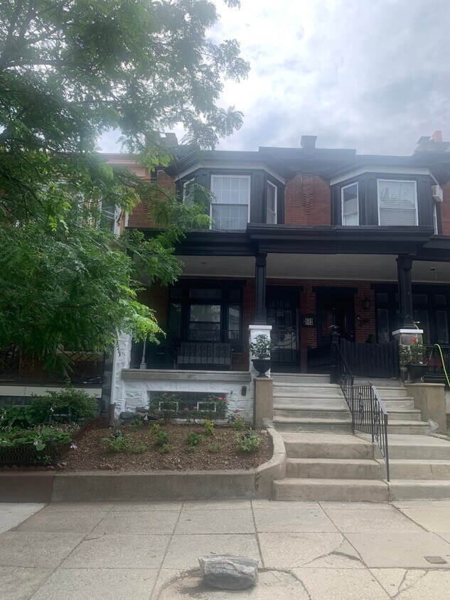 Primary Photo - 254 W Clapier St