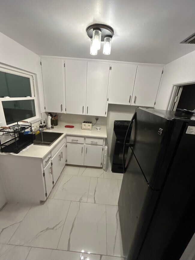 Foto del edificio - 2121 Stanley St