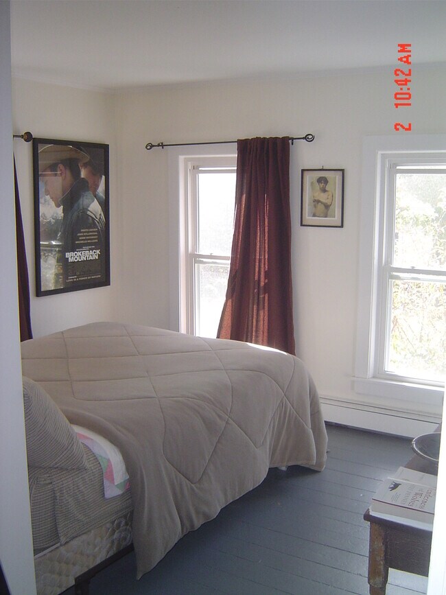 4 Mechanic St Unit B, North Bennington, VT 05257 4 Mechanic St North