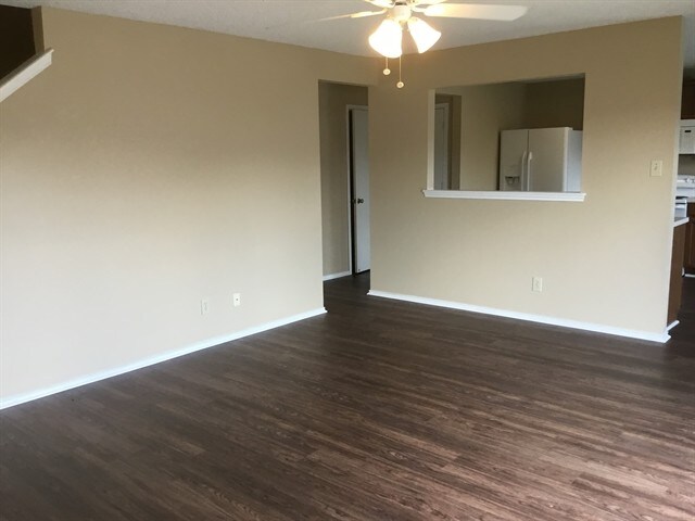 Building Photo - 9811 Autumn Hollow