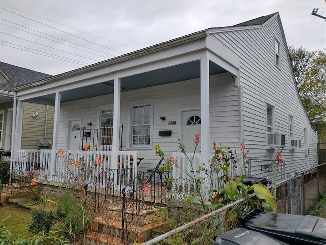 Building Photo - 1706 Cambronne St